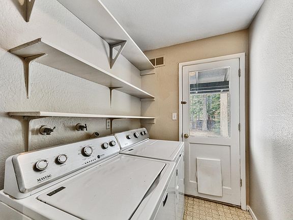 5th image of 1131 Sioux St