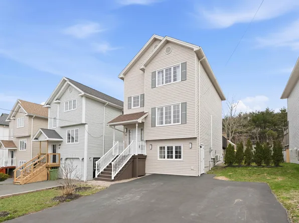 22 Glenbourne Ct, Halifax, NS B3S 1E2