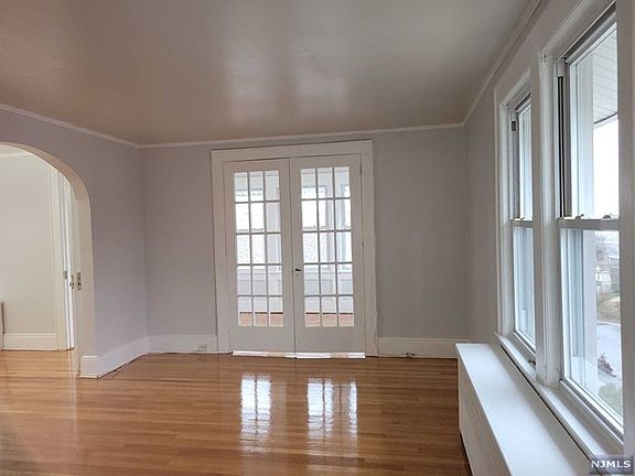 3rd image of 300 Parker Ave Floor 2