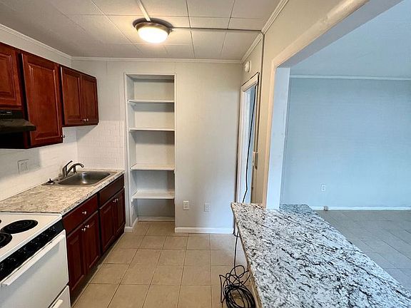 4th image of 119 Bridge St #10781788