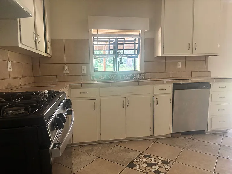 2740 Teresa Dr — Photo 5