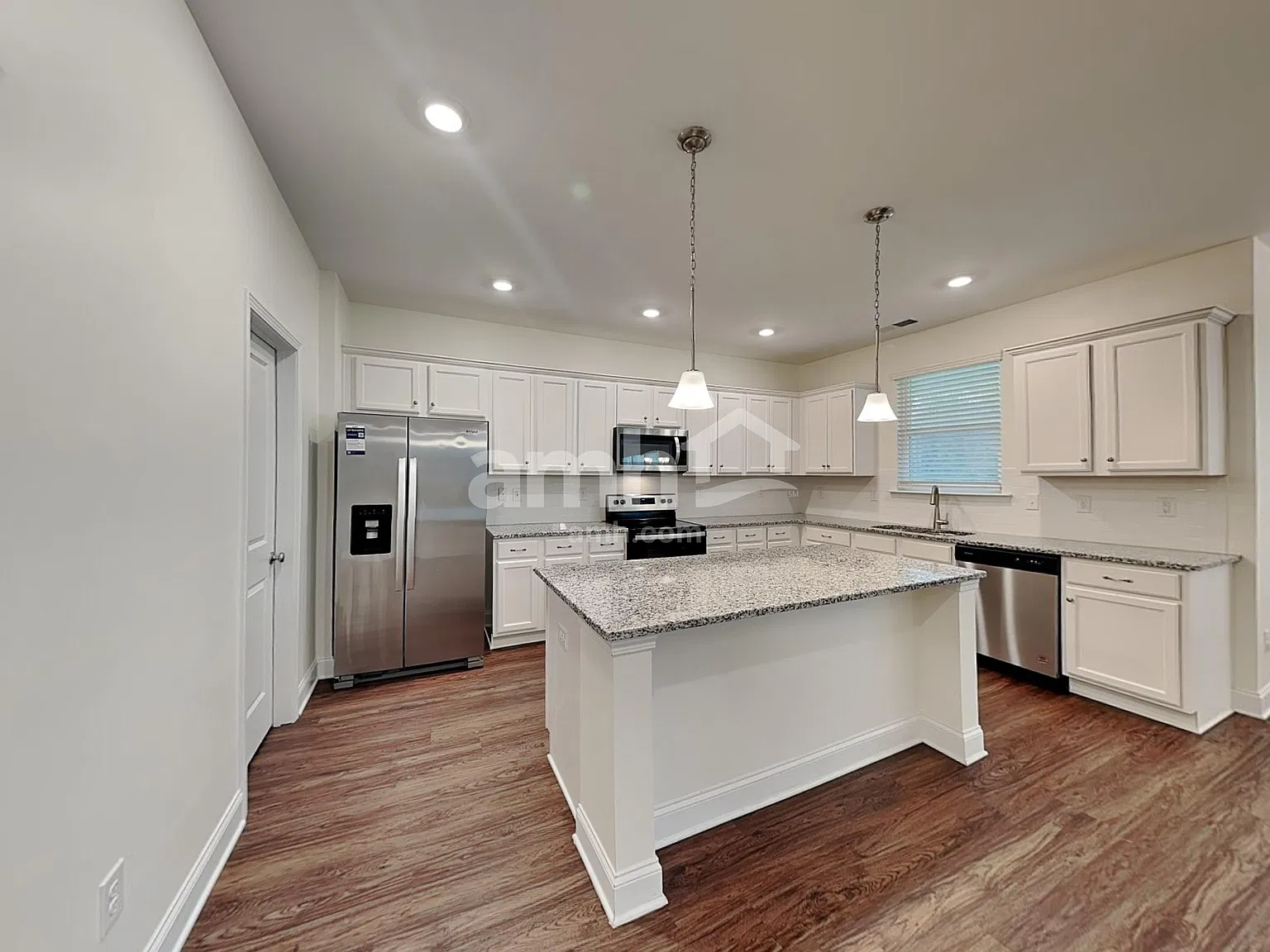 4 bed, 2.5 bath, 2326 sqft, $2,785 — Photo 3