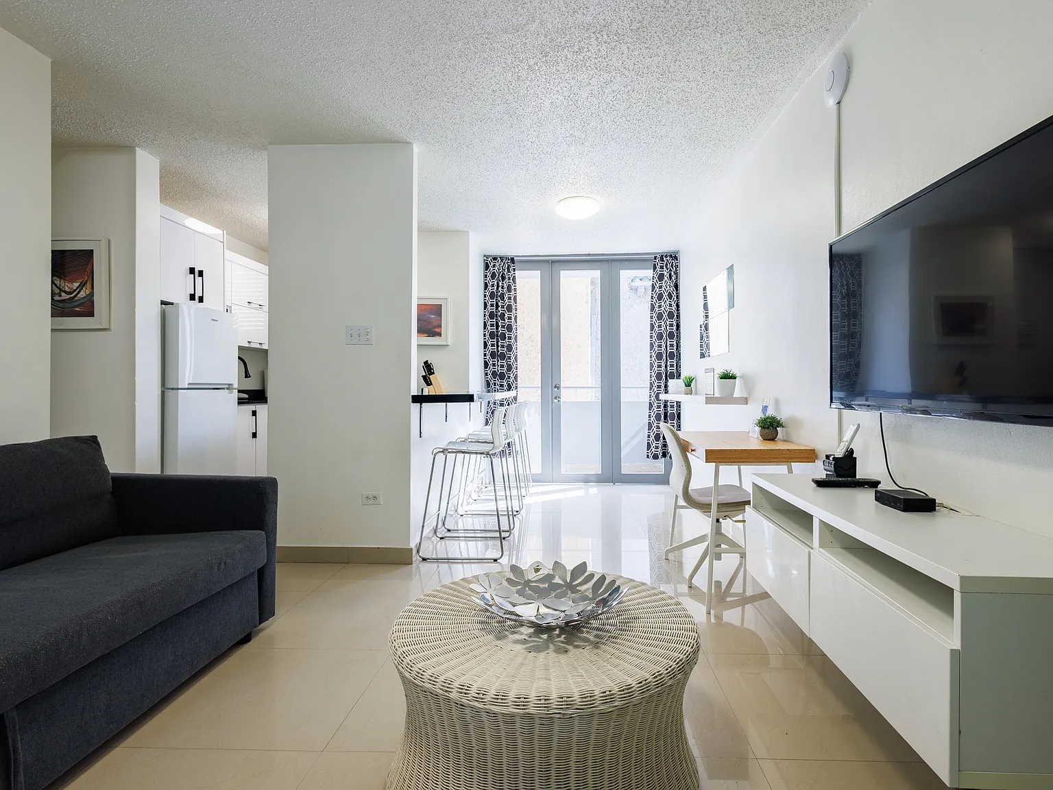 2 bed, $2,500 — Photo 2