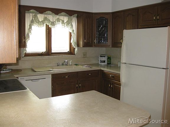 4th image of 37300 Agar Dr