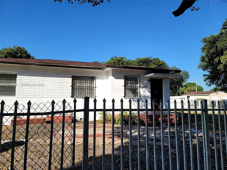 6630 NW 29th Ave — Photo 2