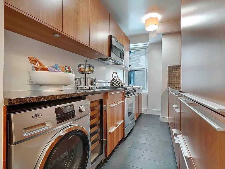 170 E 77th St #2B — Photo 7