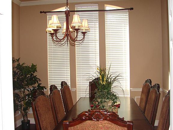 4th image of 1318 Greenhaven Dr