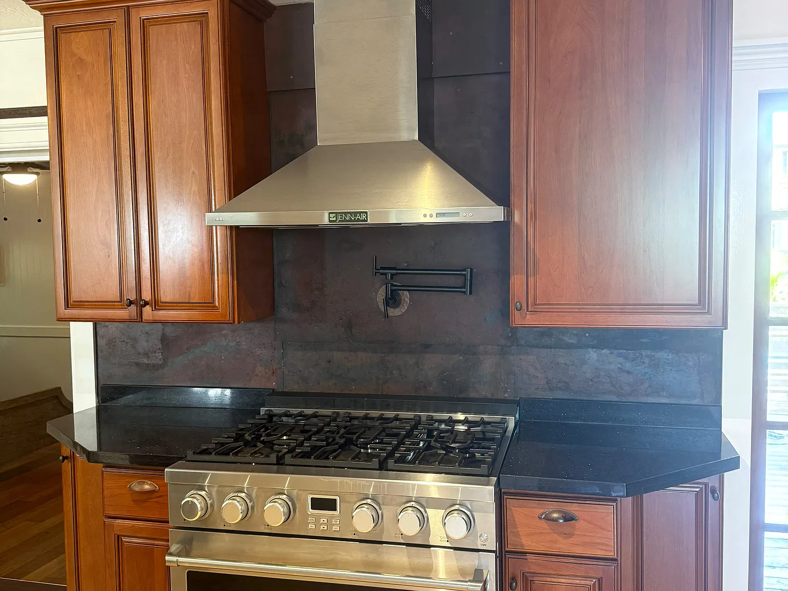 3 bed, 1737 sqft, $6,050 — Photo 2