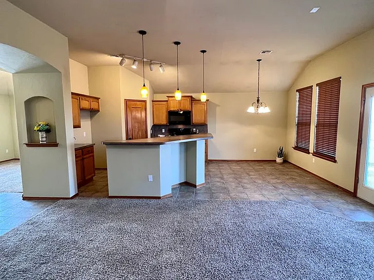 617 Applewood St — Photo 16