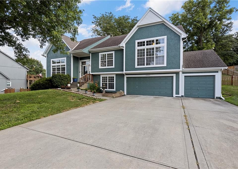 1st image of 13907 W 58th Pl