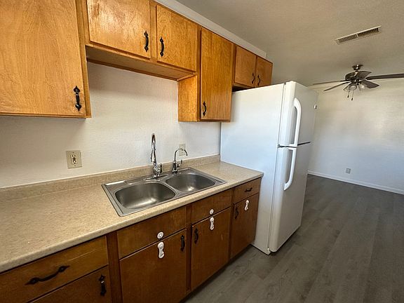 5th image of 324 Winchester St