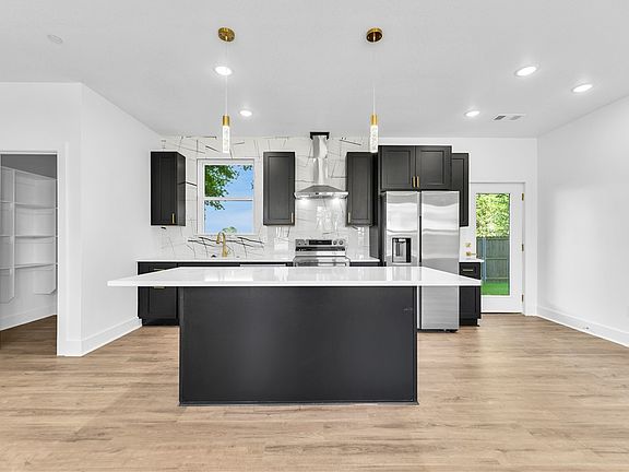 4th image of 2616 W Berkeley Ave