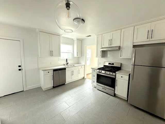328 N Kingsley Dr #334-1/4 — Photo 3