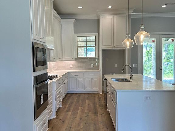 5th image of 250 Kingswood Pl