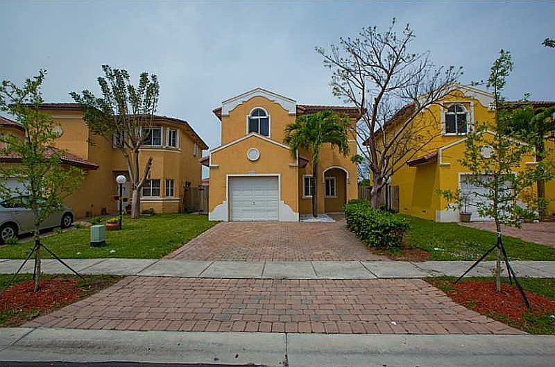 1st image of 1040 NE 41st Ave