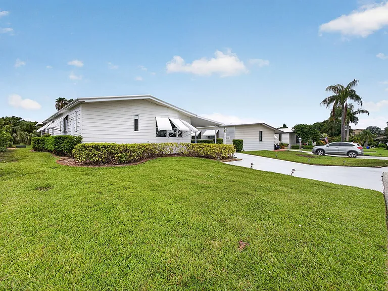7640 SE Shenandoah Dr — Photo 1