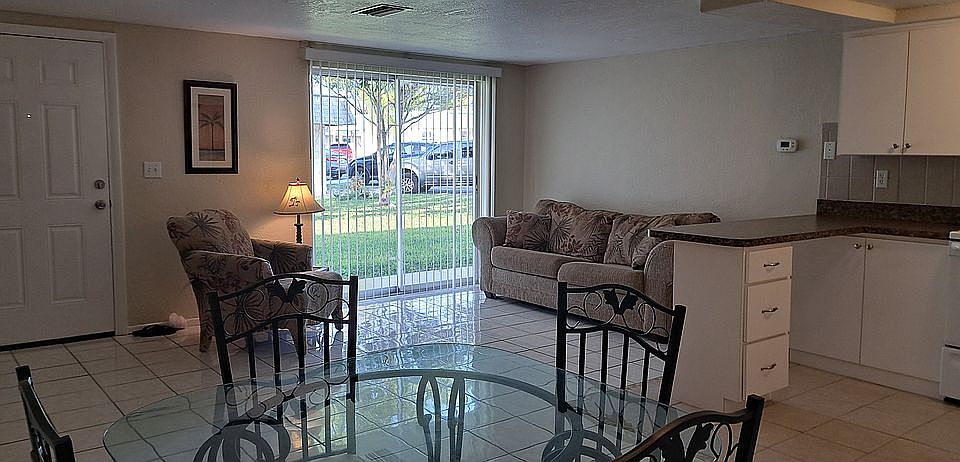 Living room / entrance