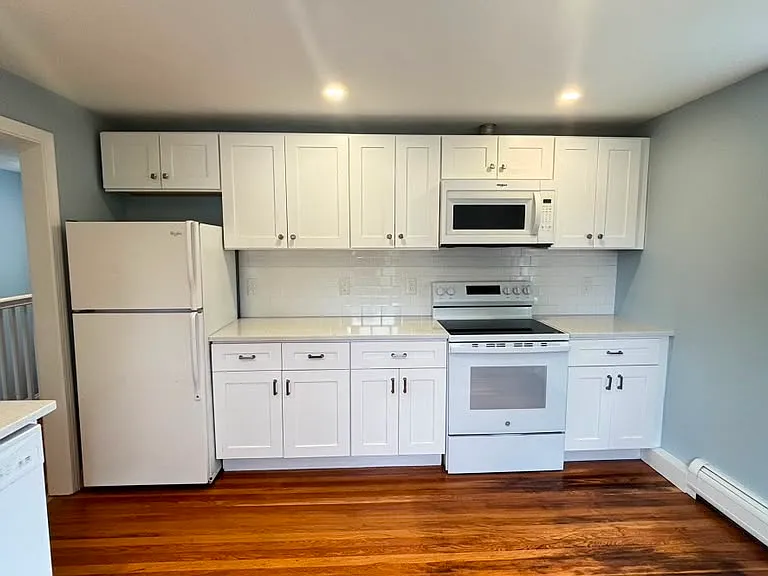 29 Newton Pl #B — Photo 5