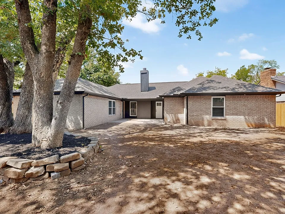 2511 Tanglewood Dr