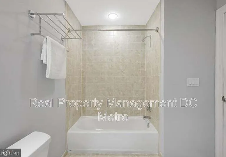 927 12th St NE — Photo 11