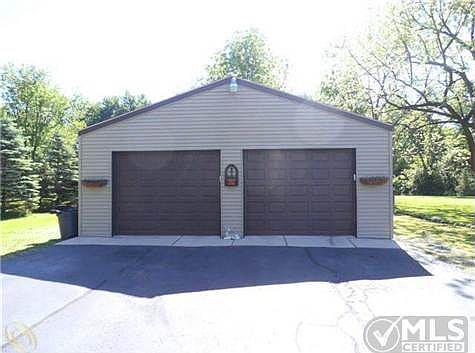 Huge (28x57) garage/out building