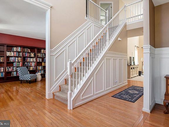 3rd image of 524 Caspian Dr