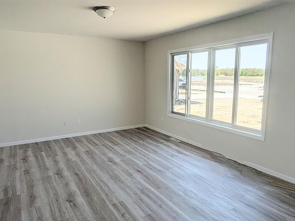 3rd image of 6681 Whitcomb St