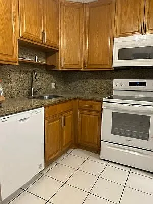 2 bed, 2.0 bath, 1005 sqft, $2,300 — Photo 2