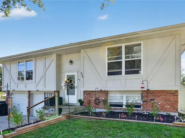 204 SE Cromwell St, Blue Springs, MO 64014