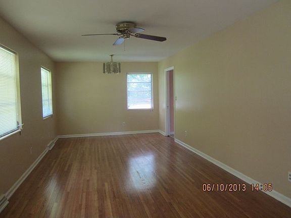 LIVING ROOM / DINING ROOM