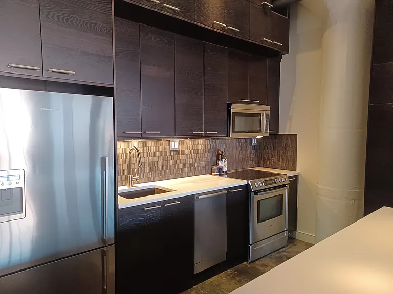 1314 NW Irving St #612 — Photo 7