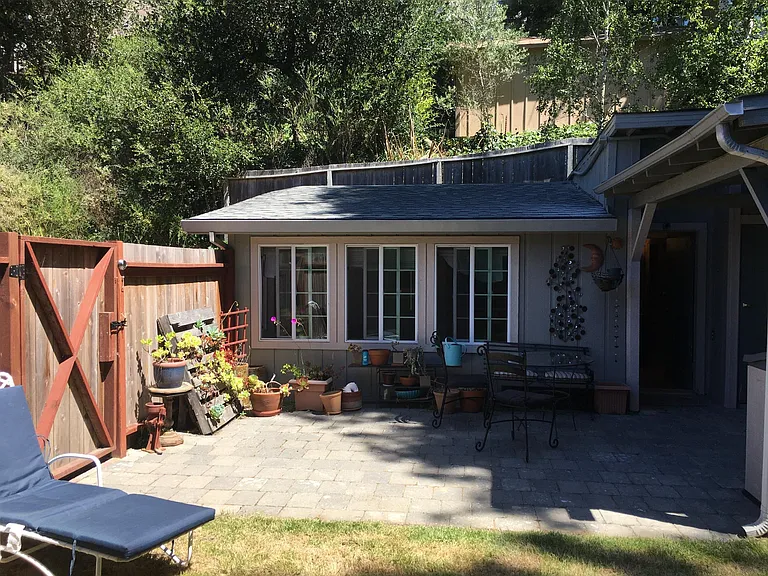 330 Shoreline Hwy #REAR COTTAGE — Photo 6