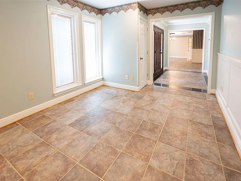 7546 Maple Tree Dr — Photo 34