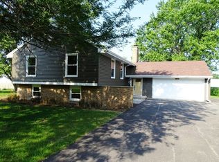 1070 Center Dr, South Elgin, IL 60177