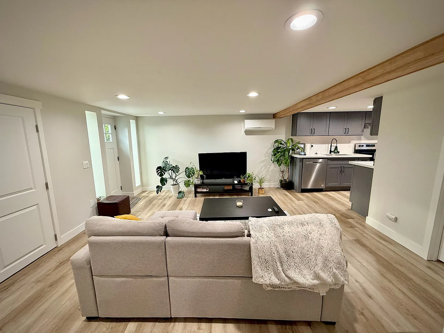 2 bed, 750 sqft, $2,350 — Photo 2