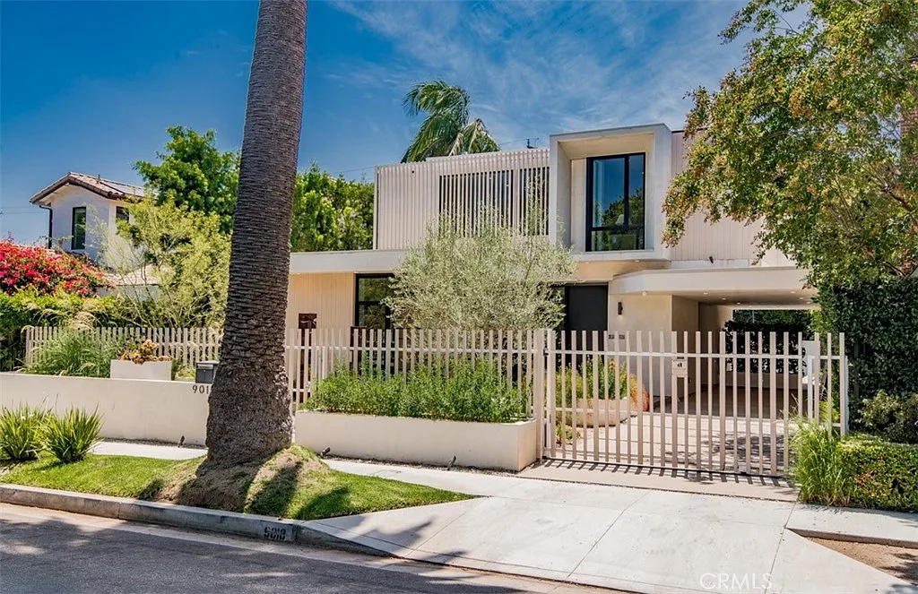 5 bed, 4500 sqft, $30,000 — Photo 1