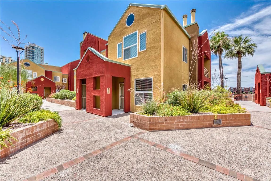 2 bed, 964 sqft, $1,800 — Photo 1