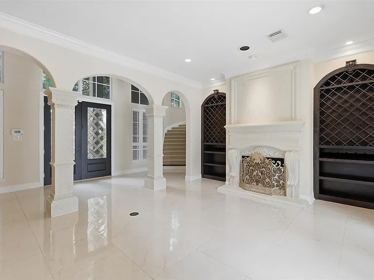 3315 Riviera Dr — Photo 10