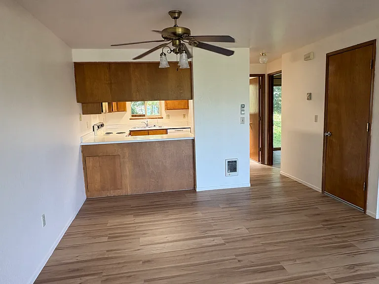 475 Maple Way — Photo 6