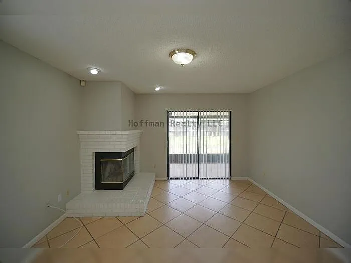 8755 Hampden Dr — Photo 10