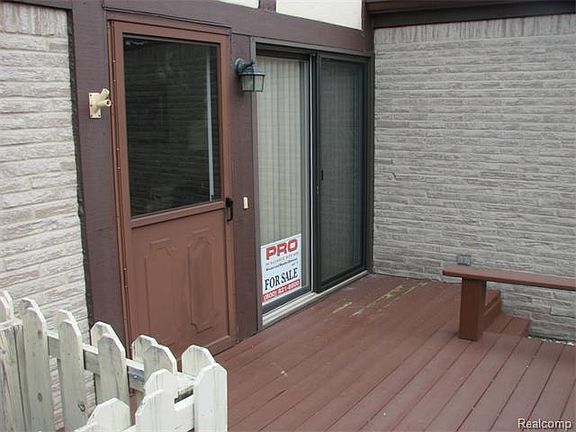 5th image of 1062 Country Club Dr