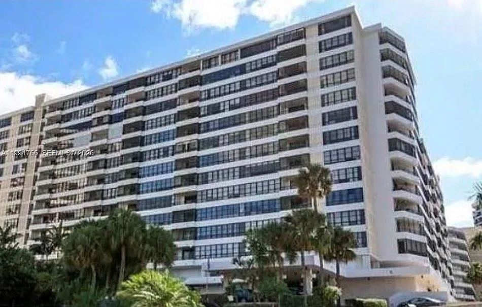 2 bed, 2.0 bath, 1400 sqft, $2,550 — Photo 2