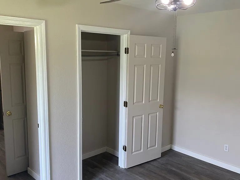 4866 Richmond Dr — Photo 7