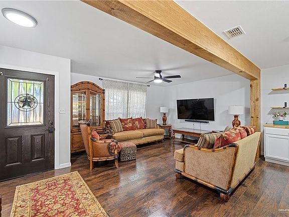2nd image of 1418 Orchid Ave