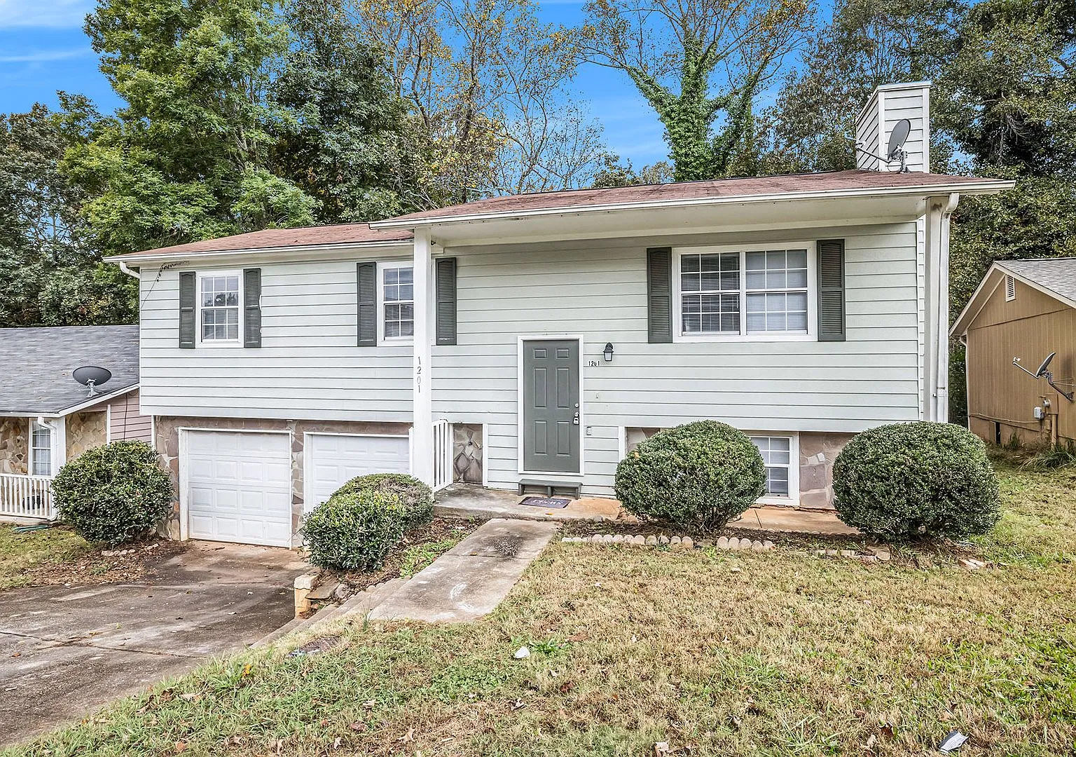 4 Bedroom 2.5 Bath Home — Photo 1