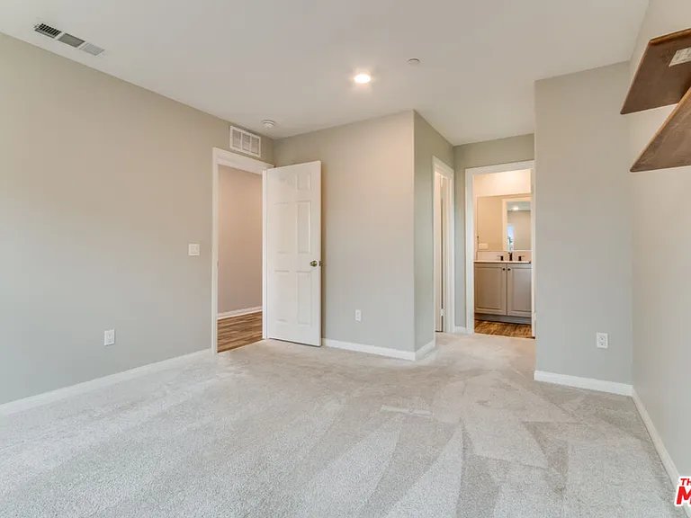 713 Daniel Freeman Cir — Photo 15