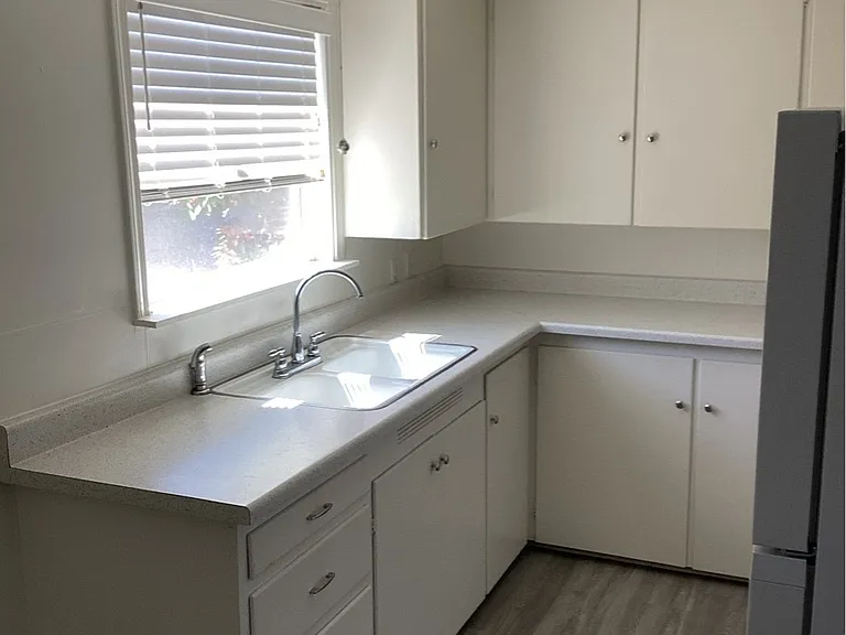 930 SW Angle St — Photo 13