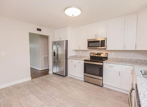 4th image of 5315 Marian St