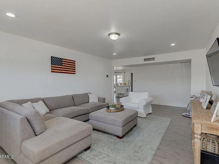 1424 E Broadmor Dr — Photo 5