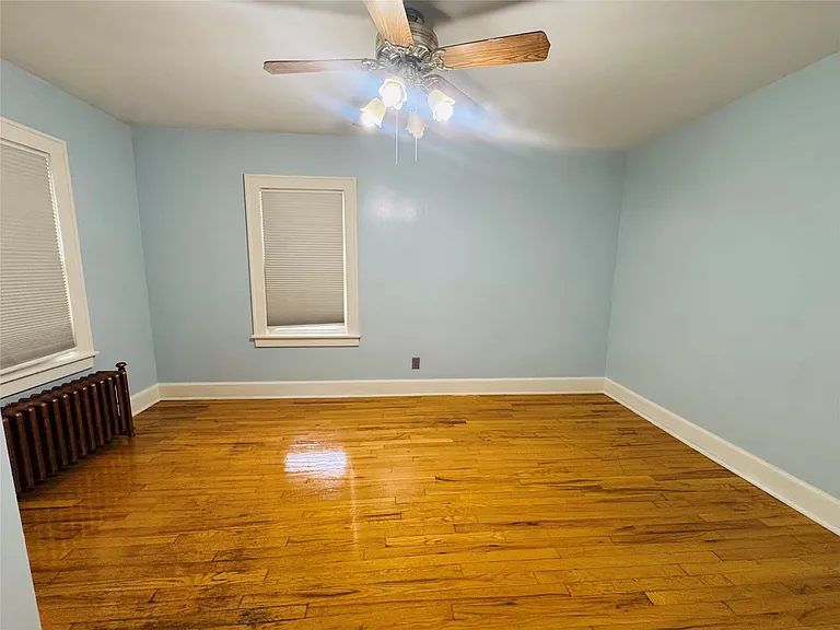 151-153 Iris Dr — Photo 8